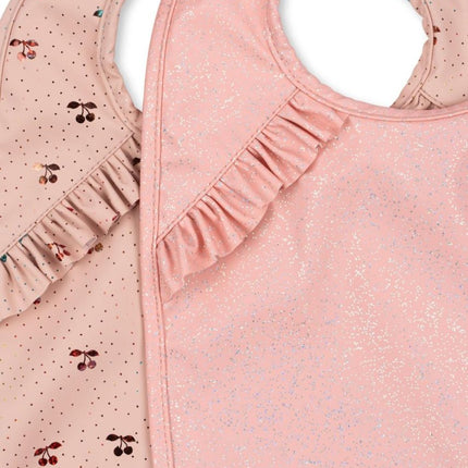 Konges Slojd Slabbetje Frill Cherry Sparkle 2St koop je bij Babywinkel