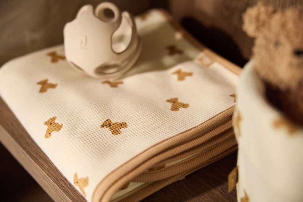 Deken - Little Waffle - Mini Teddy Bear koop je bij Babywinkel