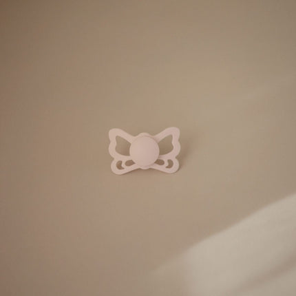 Frigg Speen Maat 2 Butterfly White Lilac/Tw. Mauve Silicone 2 - Pack - Frigg - Babywinkel - 5715239022314