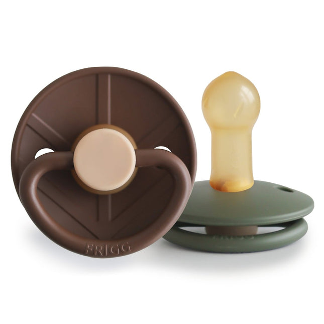Frigg Speen Maat 2 Little Viking Cocoa/Olive Latex 2St - Frigg - Babywinkel - 5715239026220