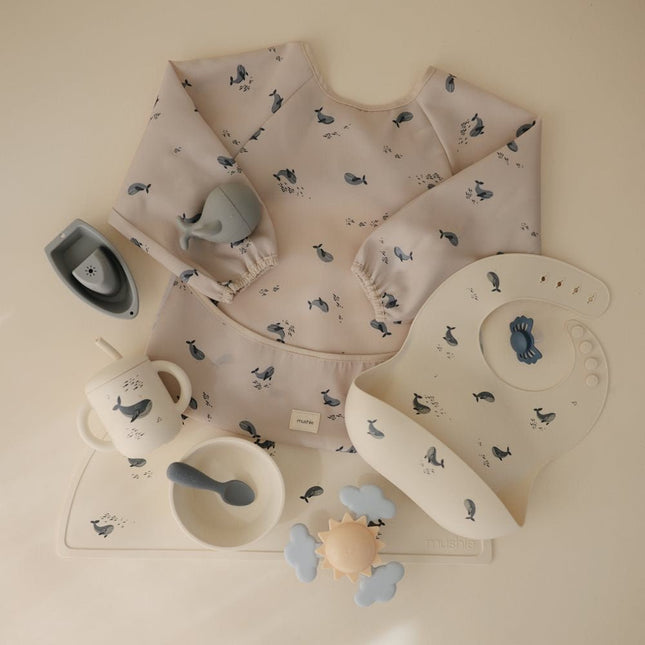 Mushie Slabbetje Long Sleeve Whales koop je bij Babywinkel