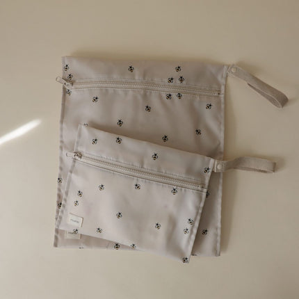 Mushie Borsa da viaggio Water Resistant Bees