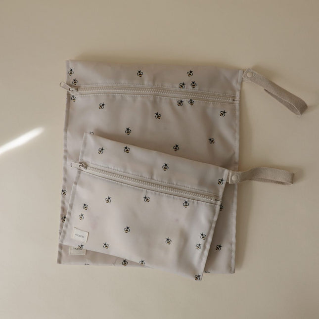 Mushie Borsa da viaggio Water Resistant Bees