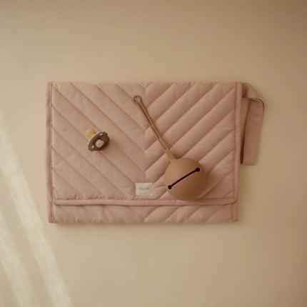 Mushie Aankleedkussen Blush koop je bij Babywinkel