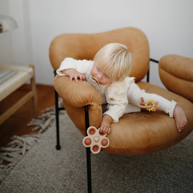 Mushie Educatief Speelgoed Druk Bloem Rose/Blush/Shifting Sand - Mushie - Babywinkel - 810052465579