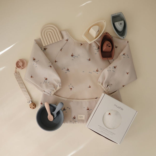 Mushie Slabbetje Long Sleeve Boats koop je bij Babywinkel