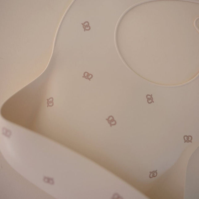 Mushie Slabbetje Pretzel koop je bij Babywinkel