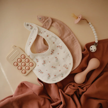 Mushie Slabbetje Blush/Pink Floral 2St - Mushie - Babywinkel - 810052469577