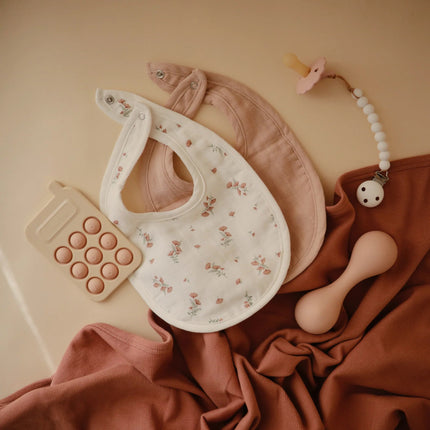 Mushie Slabbetje Blush/Pink Floral 2St - Mushie - Babywinkel - 810052469577
