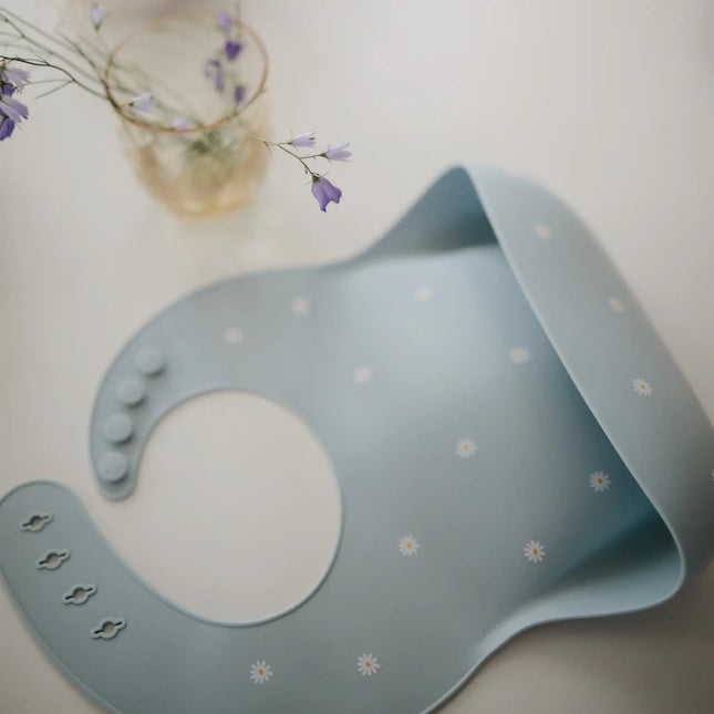 Mushie Slabbetje Silicone White Daisy - Mushie - Babywinkel - 810052461151