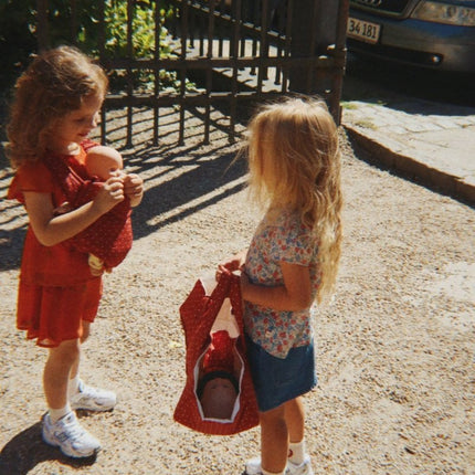 Poppen draagtas Fraise Dot koop je bij Babywinkel