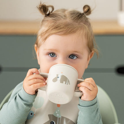 Siliconen drinkbeker met tuit en handvatten Celebration Sand koop je bij Babywinkel